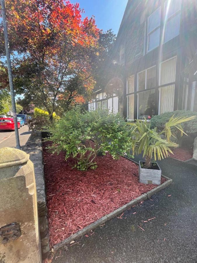 Beaumont Guest House- Free Private Parking & Off-Site Health Centre Access - Adults Only Windermere Exterior photo